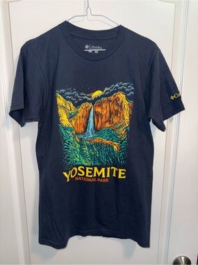 Columbia Men’s Yosemite Graphic Tee in Size Small